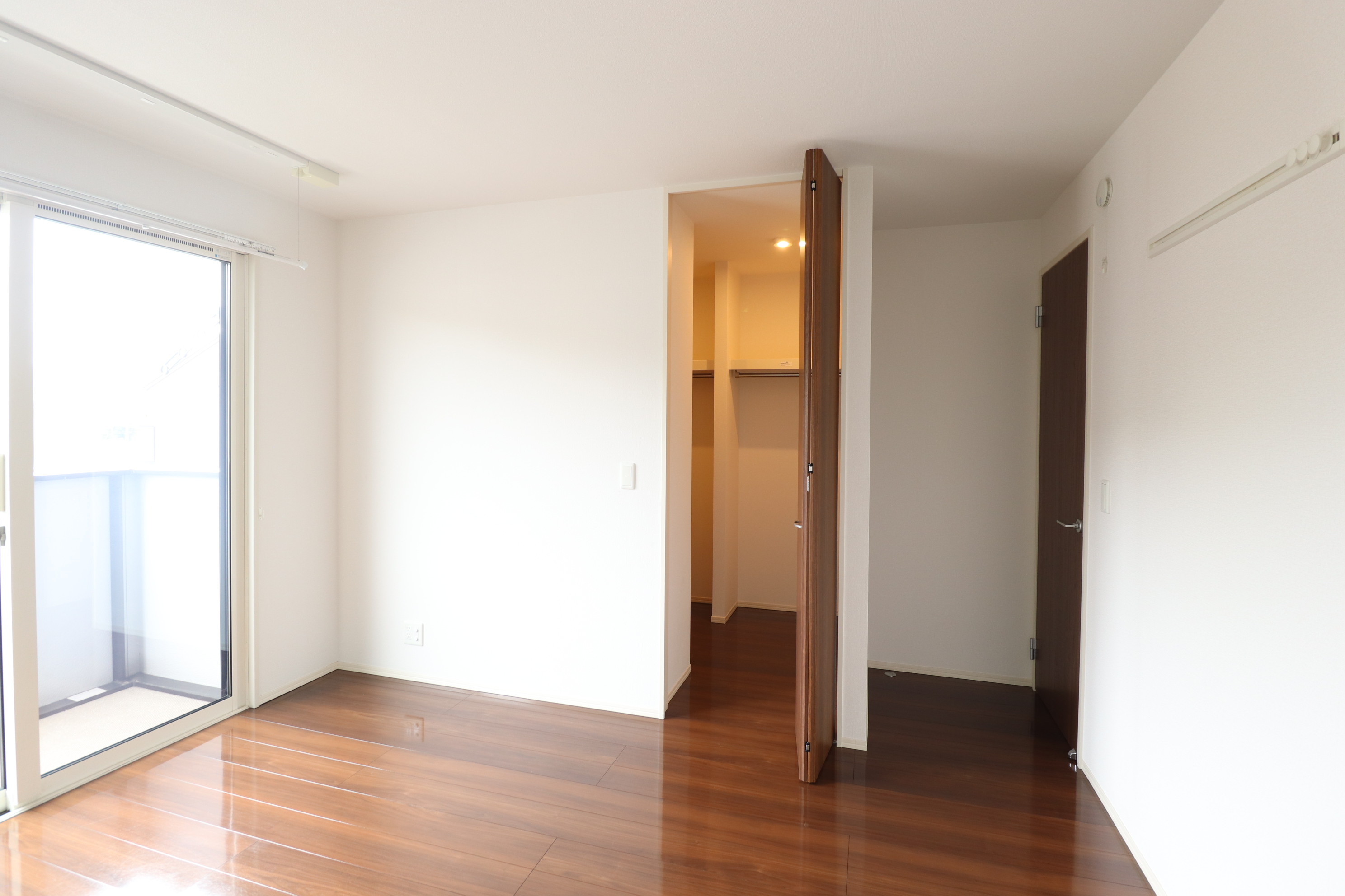 収納　奥行きのあるウォークインクローゼット♪