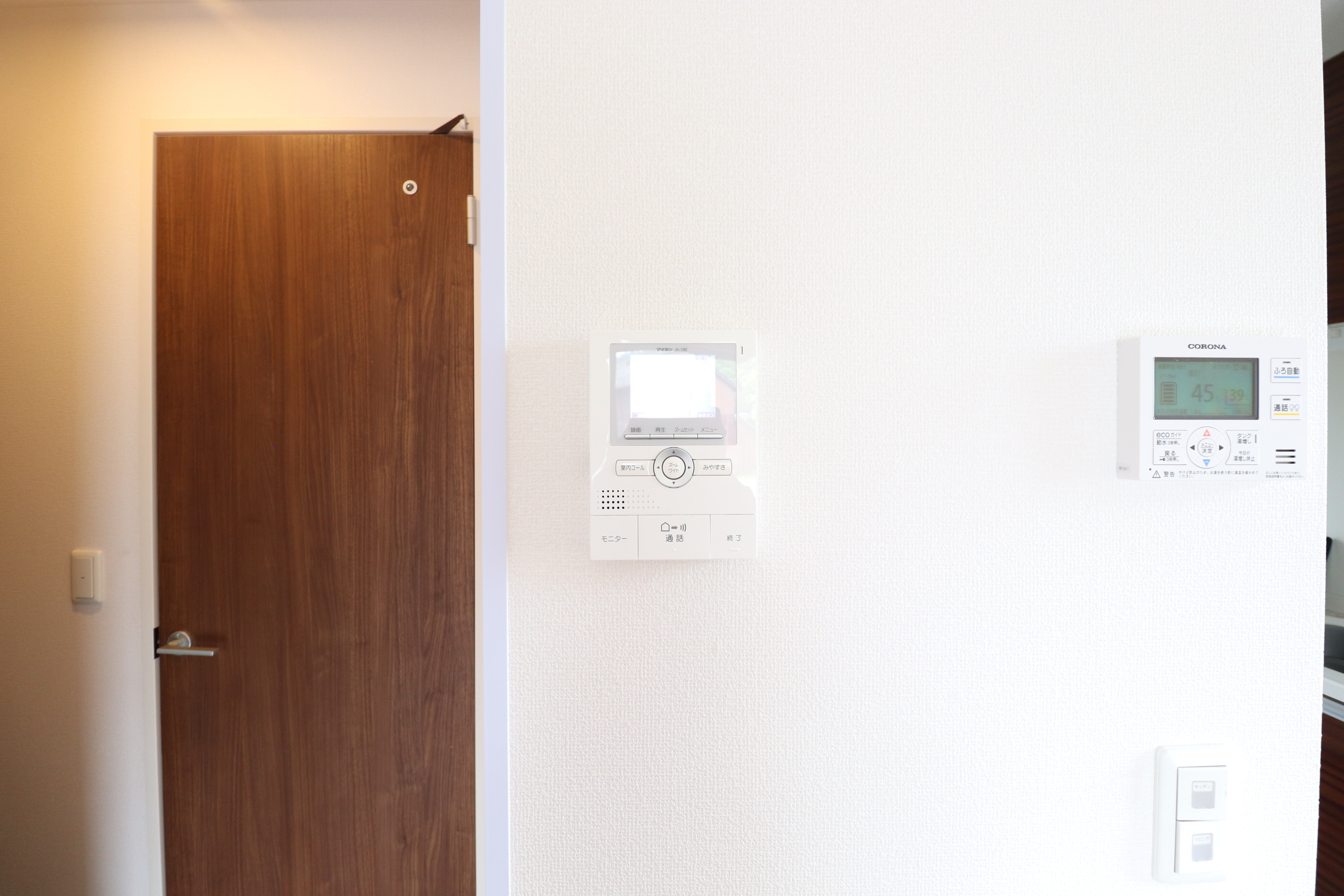 セキュリティ　安心のモニター付きのインターホン♪