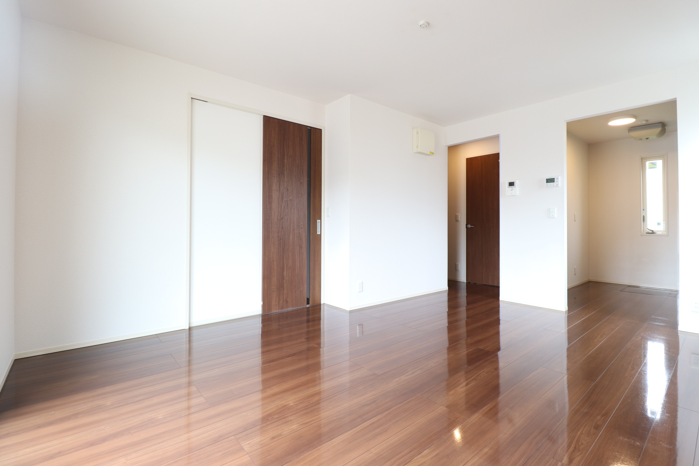 居室・リビング　13.1帖の広々快適に過ごしていただけるリビング♪