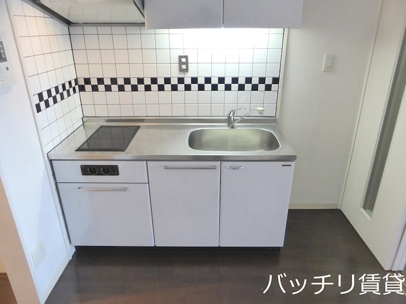 キッチン　※同型タイプの画像。現状を優先いたします。