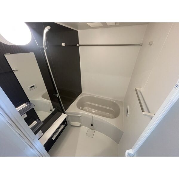 バス・シャワールーム　ゆったり過ごせるお風呂です