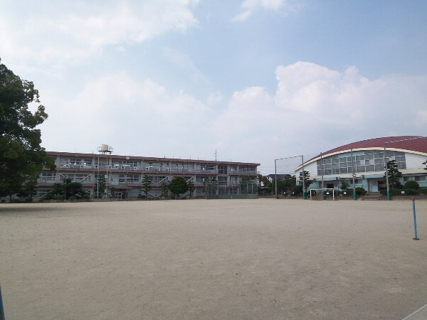 小学校　大村市立西大村小学校（小学校）まで957m