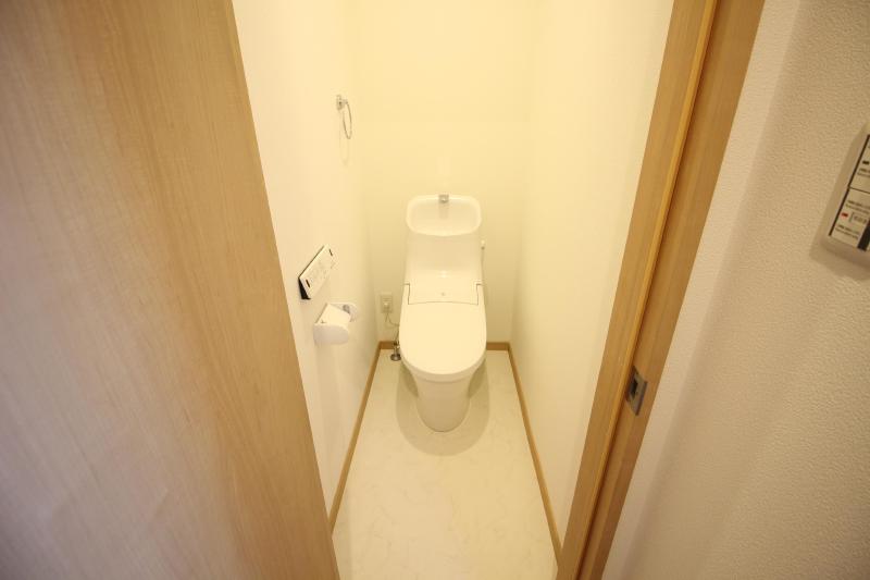 トイレ　温水洗浄暖房便座付きトレイ