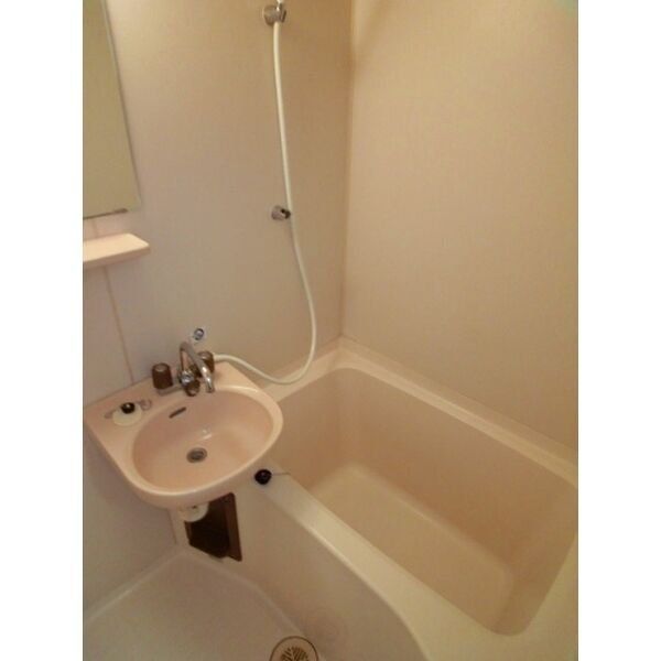 バス・シャワールーム　現状優先とし写真は参照とする。