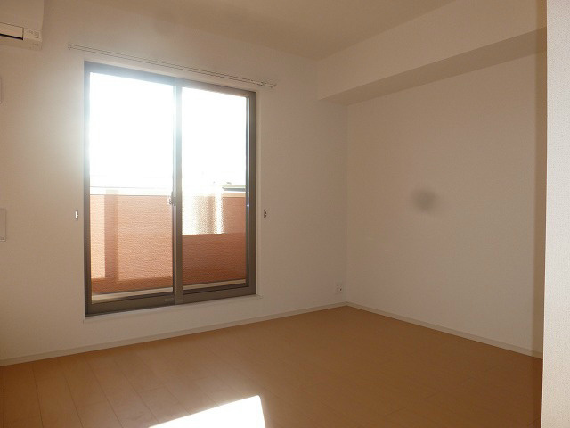居室・リビング　201号室のお部屋です