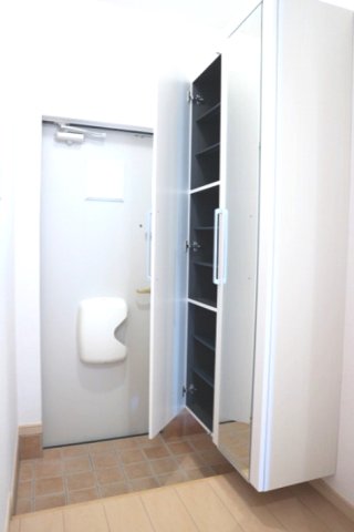 玄関　※別部屋参考写真