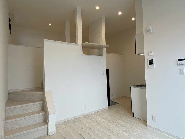 居室・リビング　同じ建物の別の部屋
