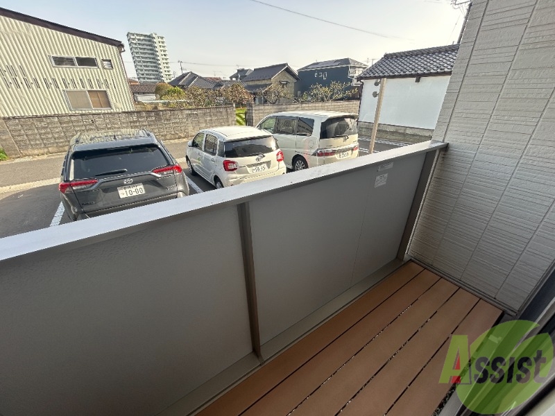 バルコニー　バルコニーは洗濯物を干すスペースがあります。
