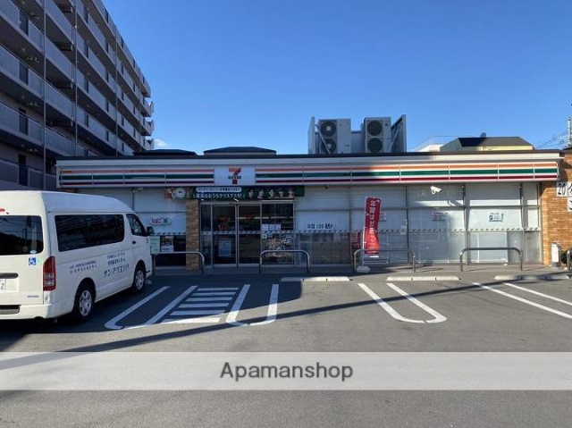 コンビニ　セブンイレブン（コンビニ）まで374m
