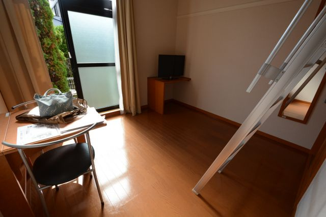 居室・リビング　家具家電付きの洋室です♪
