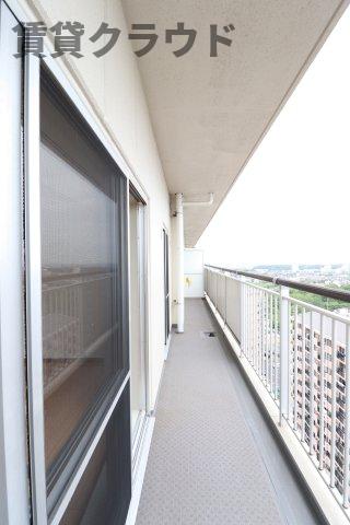 バルコニー　開放的で明るい空間を演出してくれるバルコニーです
