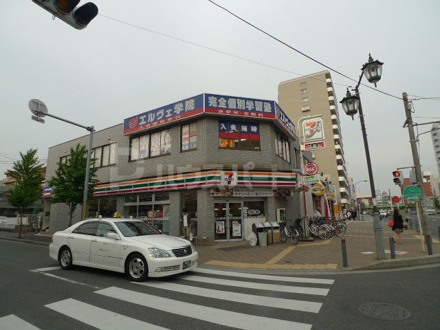 コンビニ　セブンイレブン新松戸4丁目店（コンビニ）まで90m