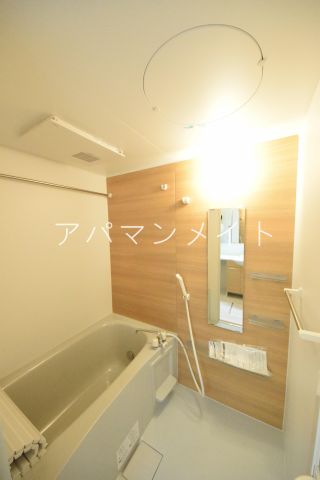 バス・シャワールーム　コンパクトで使いやすいお風呂です