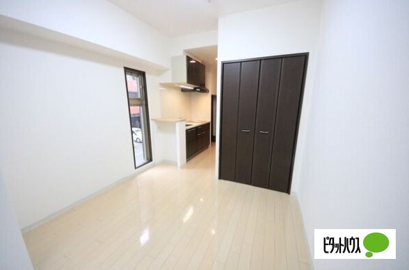 居室・リビング　同物件別部屋