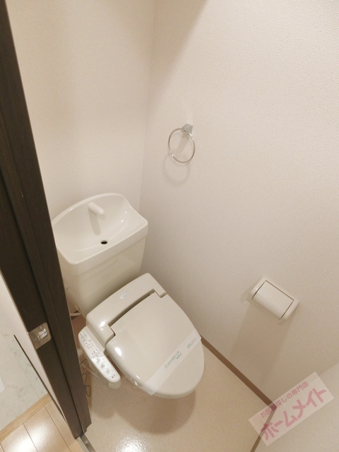 トイレ　温水洗浄便座付き♪