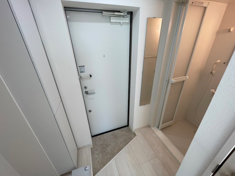 玄関　同一物件別部屋写真