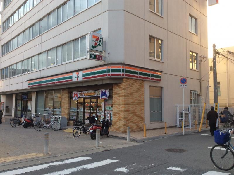 コンビニ　セブンイレブン 阪急岡町駅前店（コンビニ）まで222m