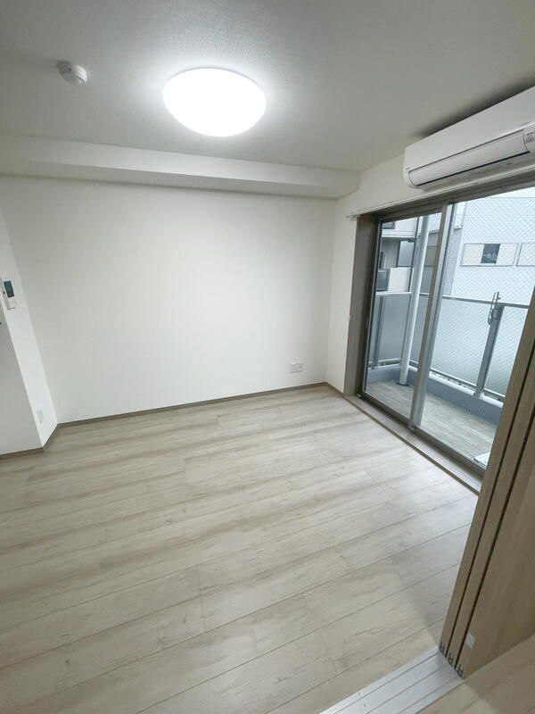 その他部屋・スペース　開放的な寝室です