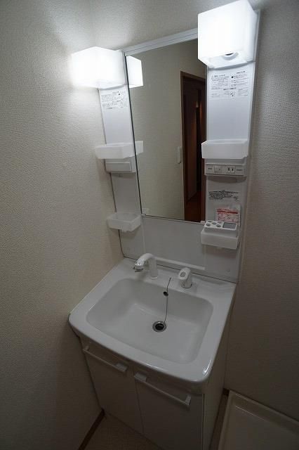 洗面設備　※同物件別号室参考写真