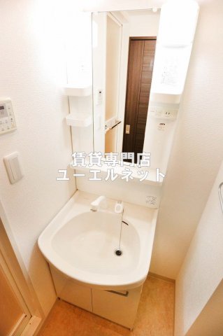 洗面設備　清潔感ある独立洗面台で毎日気持ちよく♪