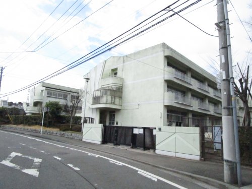 小学校　横浜市立茅ケ崎台小学校（小学校）まで993m