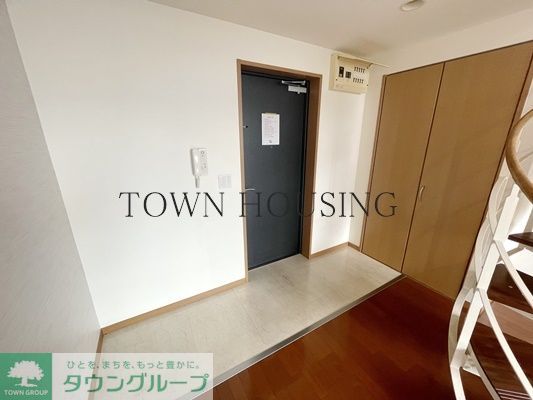 玄関　お問合せは(株)タウンハウジングレジデンス事業部　赤坂店・…