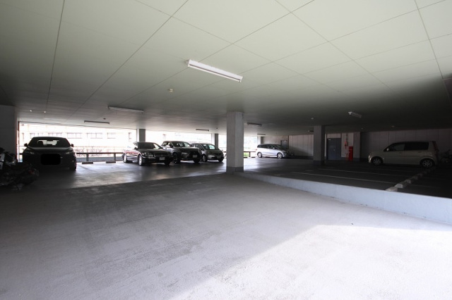 駐車場　☆屋根付き駐車場☆