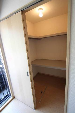 収納　かなり広いウォークインクローゼットです☆