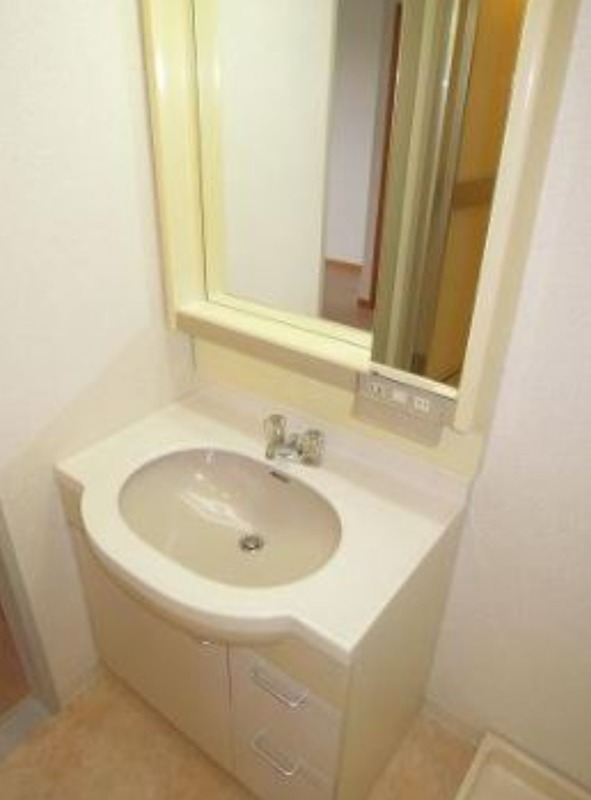 洗面設備　同仕様写真含む