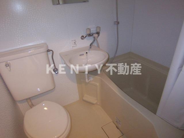 トイレ　落ち着いた色調のトイレです