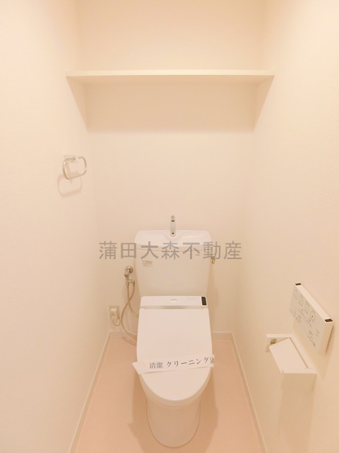 トイレ　温水洗浄便座付きのトイレ