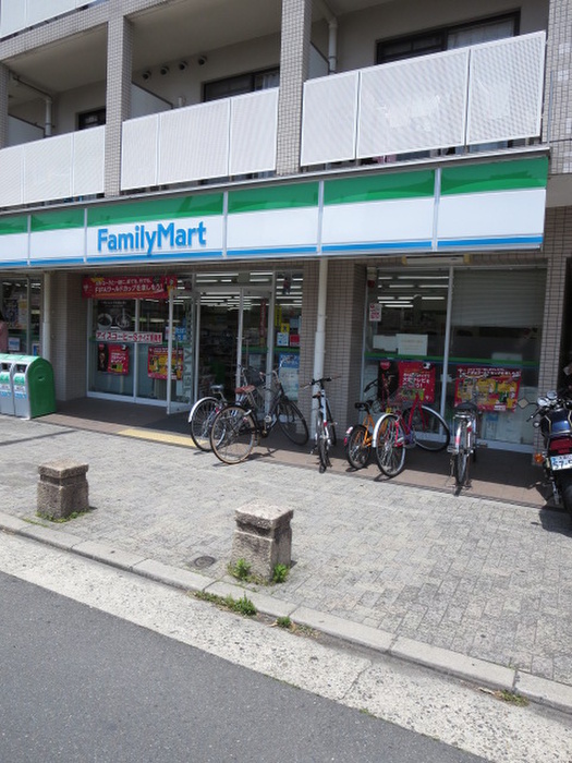 コンビニ　ファミリーマート（コンビニ）まで450m