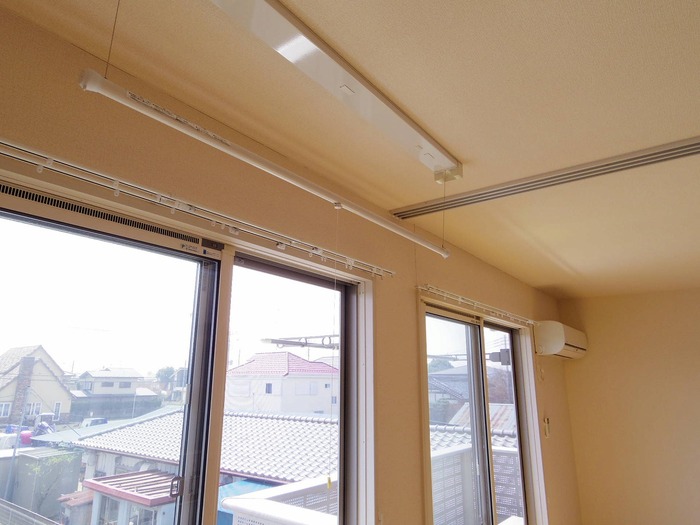 その他設備　室内物干し（雨の日などに重宝します）・エアコン