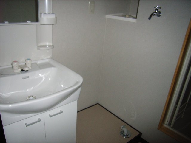 洗面設備　同物件別号室の写真です。