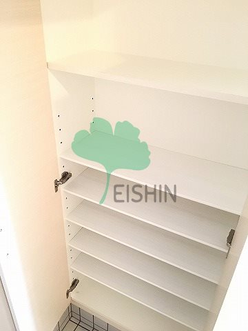 玄関　下駄箱もしっかりついてます！