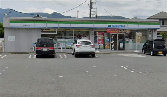 コンビニ　ファミリーマート（コンビニ）まで478m