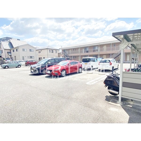 駐車場　駐車スペースもあります