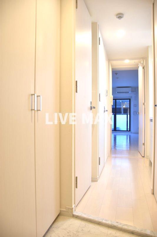 玄関　※別部屋のお写真になります