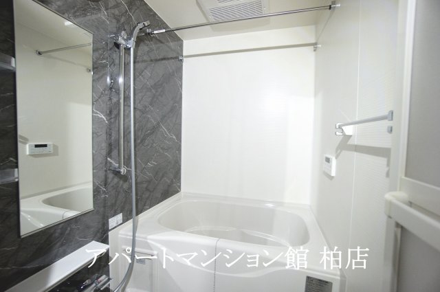 バス・シャワールーム　同施工会社、同型タイプです