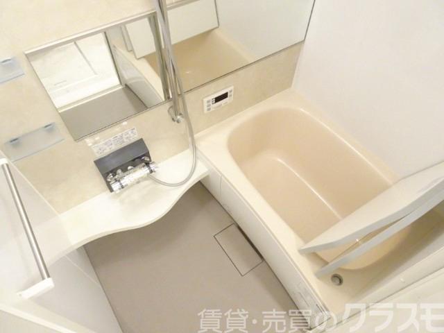 バス・シャワールーム　浴室乾燥機＆追焚機能付き広々バスルーム♪