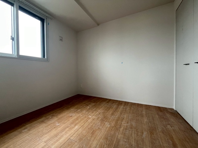 その他部屋・スペース　こちらのお部屋は光が差し込む、温かみのあるお部屋です。