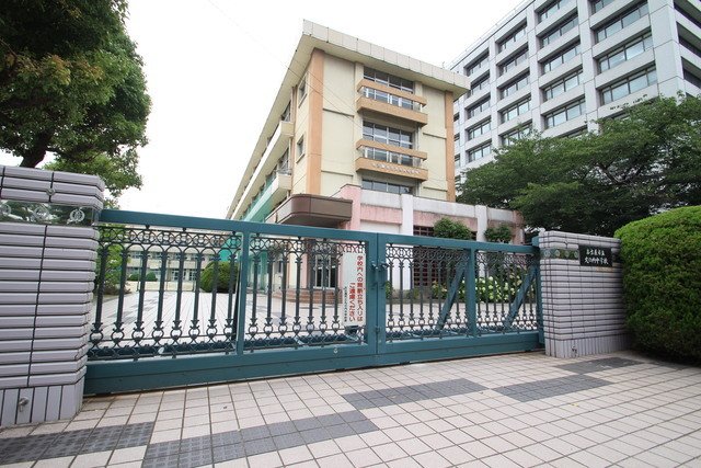中学校　名古屋市立丸の内中学校（中学校）まで651m