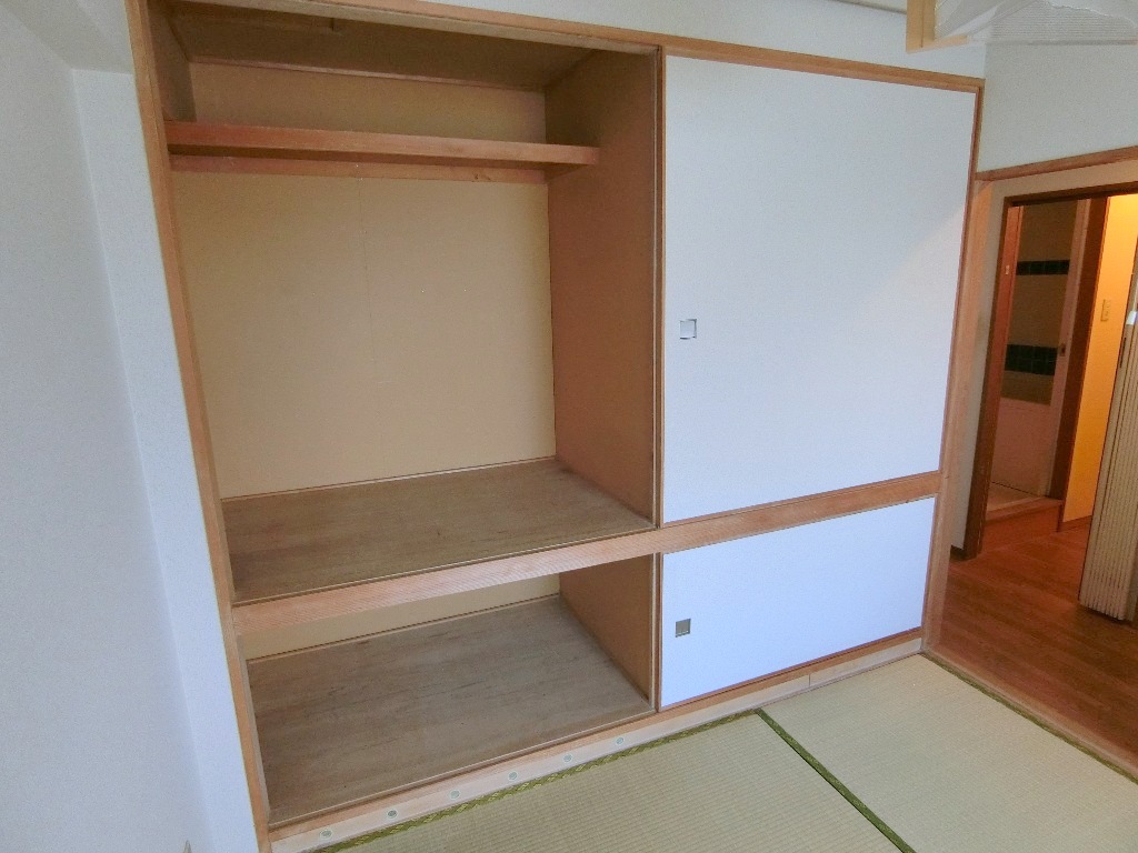 収納　幅と奥行きのある収納です。