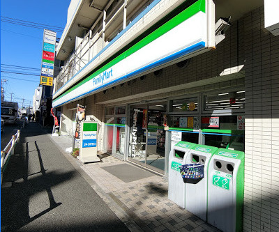 コンビニ　ファミリーマート駒沢二丁目店（コンビニ）まで219m