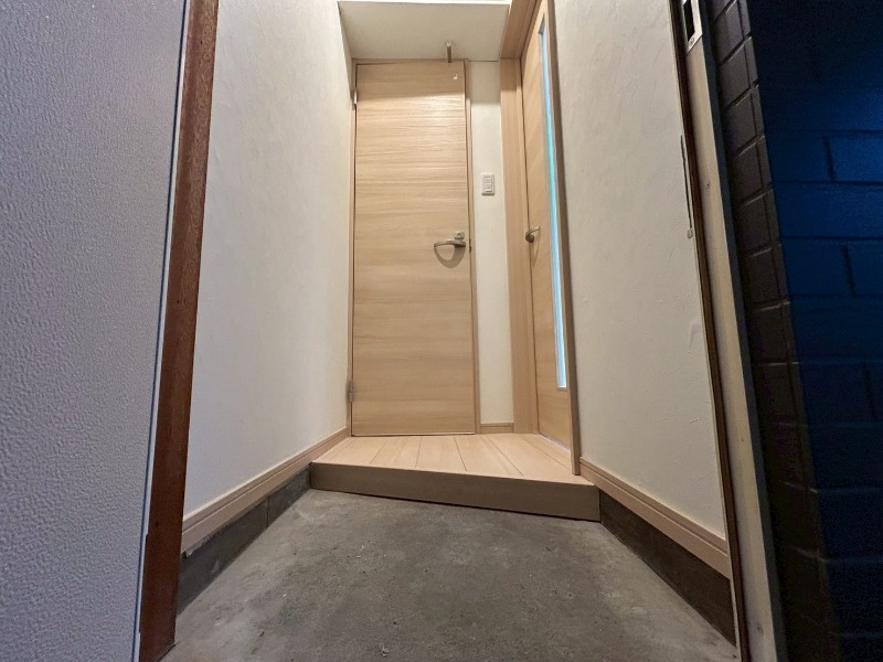 玄関　玄関です。すぐ広いリビングにつながっています。