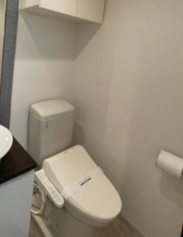 トイレ　落ち着いた色調のトイレです