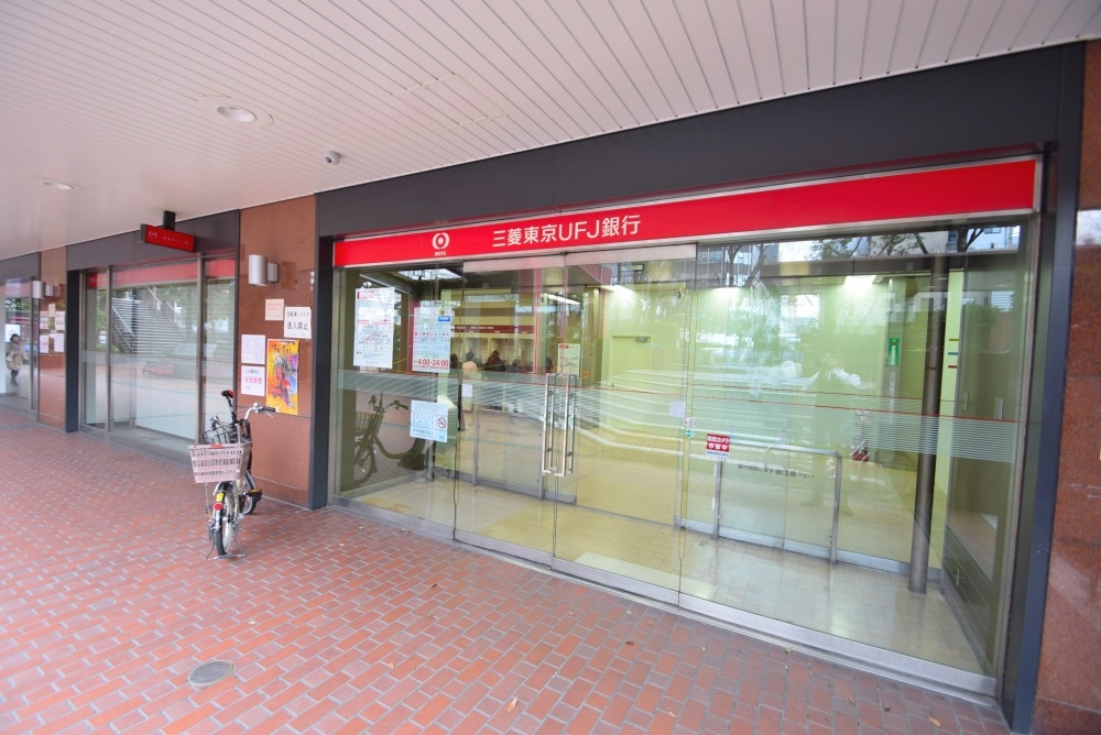 銀行　三菱東京ＵＦＪ銀行 上六支店（銀行）まで501m