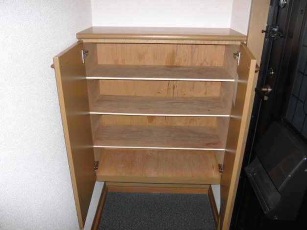 玄関　※別のお部屋の写真です。
