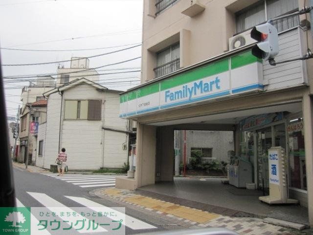 コンビニ　ファミリーマート（コンビニ）まで135m
