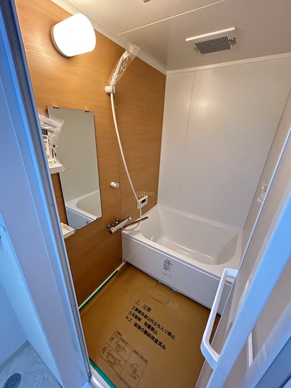 バス・シャワールーム　※同タイプの他のお部屋です